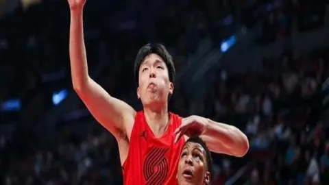 郭晶晶显赫地位引外媒关注，霍启刚面临尴尬处境却沉默以对！